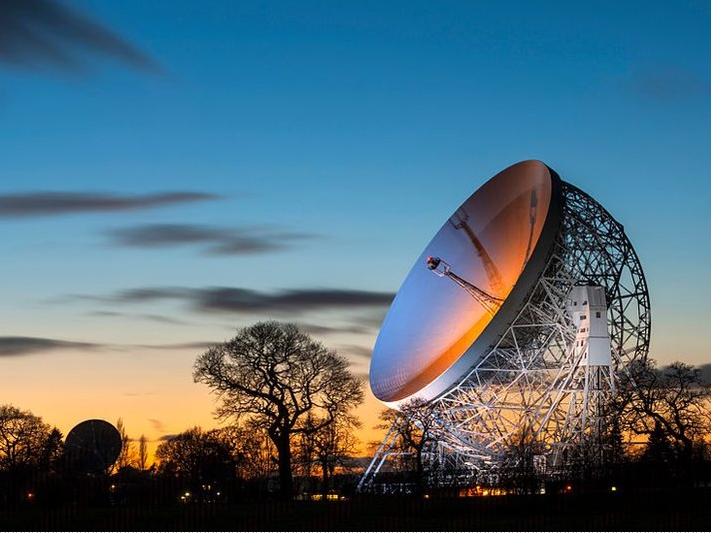 Finding Signal In The Noise -
How To Avoid The Noise Bottleneck. Picture of Jodrell Bank Observatory,