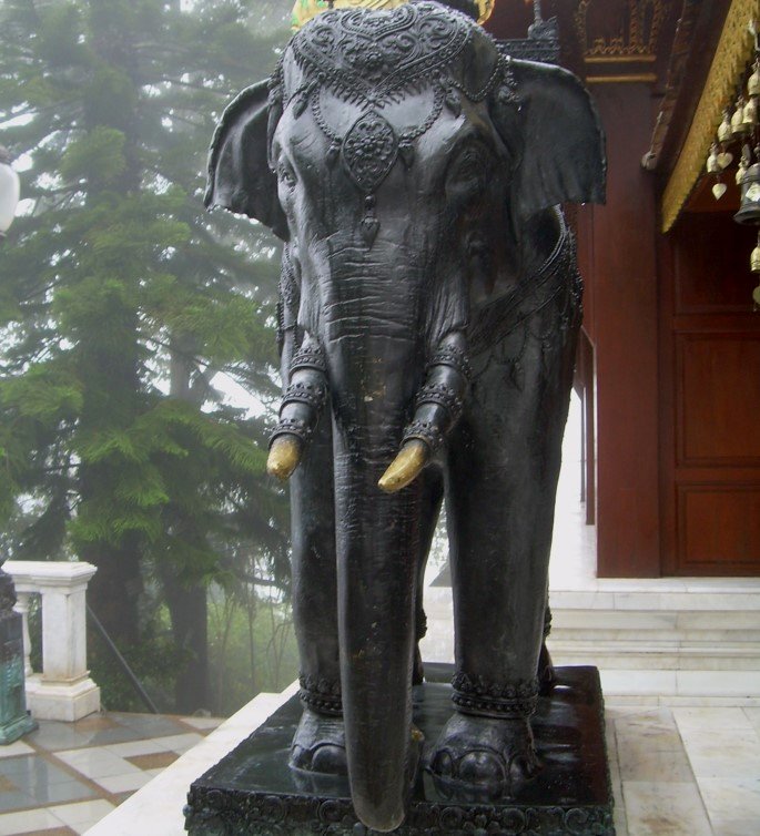 Immovable Mind [Fudoshin] is a mindset of total determination and unshakeable will that does not get stuck, trapped or distracted. Photo of a statue of an elephant.